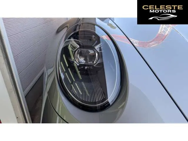PORSCHE 911 2021 — photo 8 sur 8
