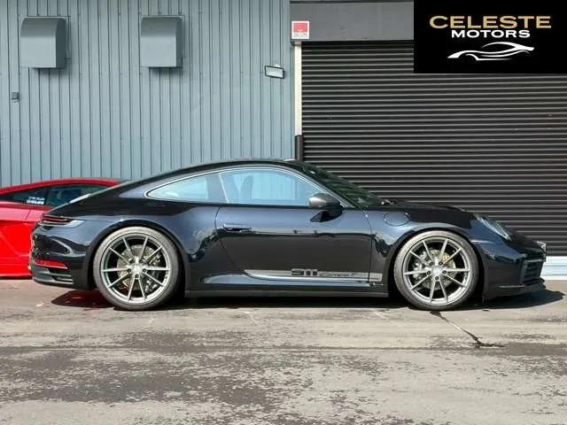 PORSCHE 911 2023 — photo 8 sur 8