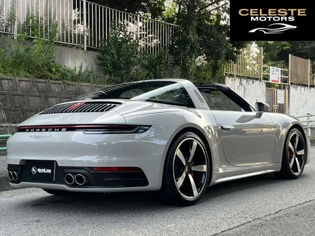 PORSCHE 911 2023 — photo 5 sur 8