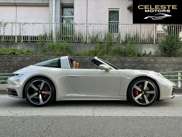 PORSCHE 911 2023 — photo 6 sur 8