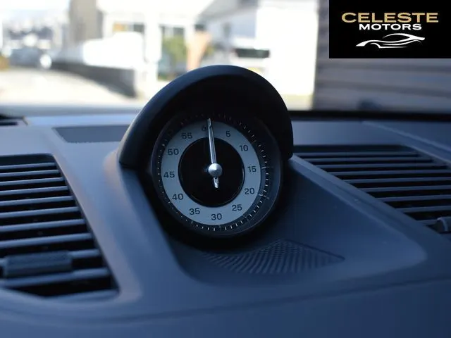 PORSCHE 911 2023 — photo 6 sur 8