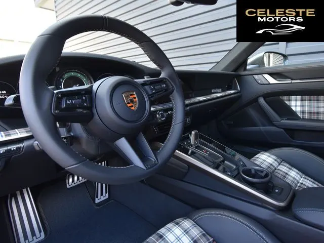 PORSCHE 911 2025 — photo 6 sur 8