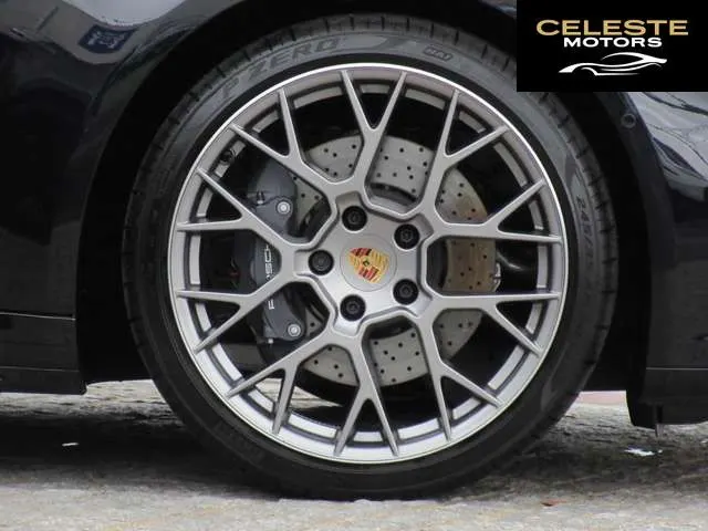 PORSCHE 911 2025 — photo 8 sur 8
