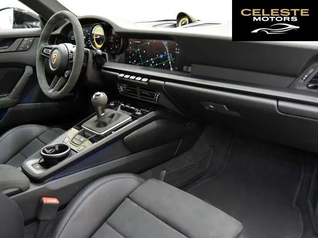 PORSCHE 911 2023 — photo 6 sur 8