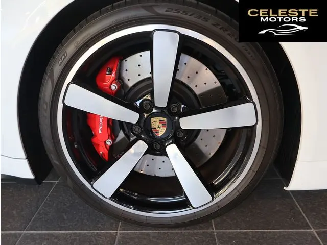 PORSCHE 911 2024 — photo 6 sur 8