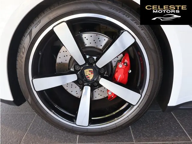 PORSCHE 911 2024 — photo 7 sur 8