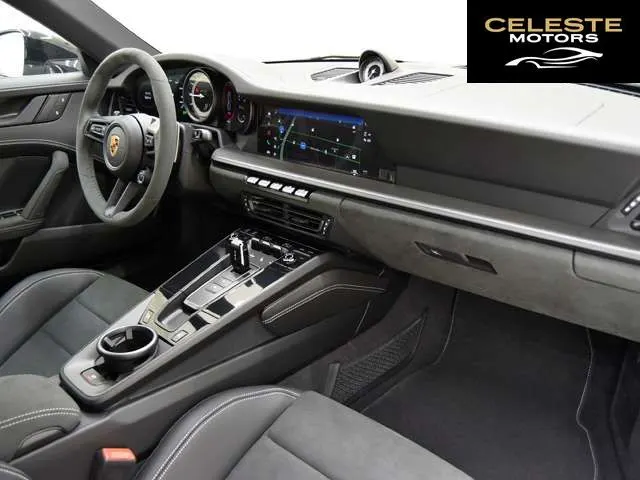 PORSCHE 911 2023 — photo 6 sur 8