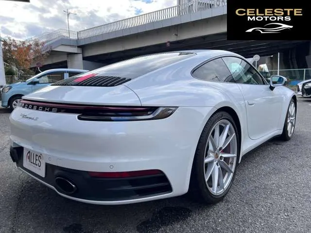 PORSCHE 911 2021 — photo 4 sur 8