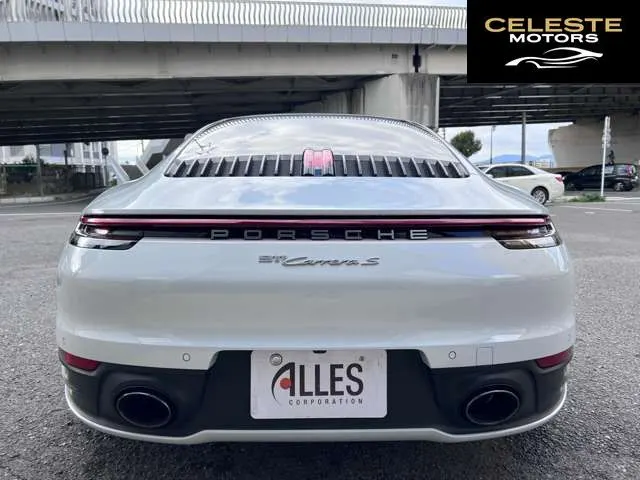 PORSCHE 911 2021 — photo 5 sur 8