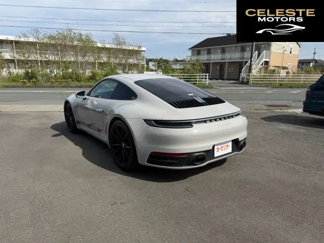 PORSCHE 911 2022 — photo 2 sur 8