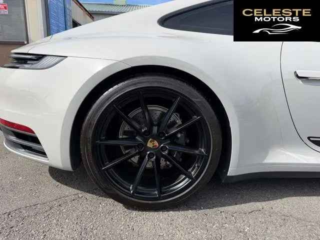 PORSCHE 911 2022 — photo 8 sur 8