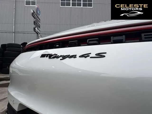 PORSCHE 911 2024 — photo 8 sur 8