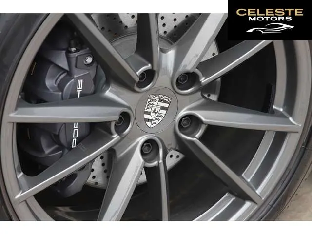 PORSCHE 911 2023 — photo 6 sur 8