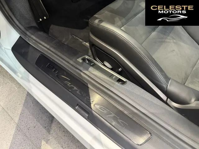 PORSCHE 911 2023 — photo 6 sur 8