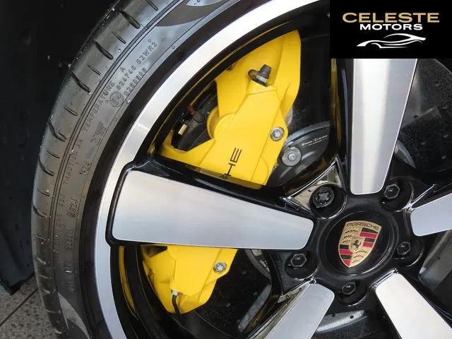PORSCHE 911 Cabriolet 2025 — photo 2 sur 8
