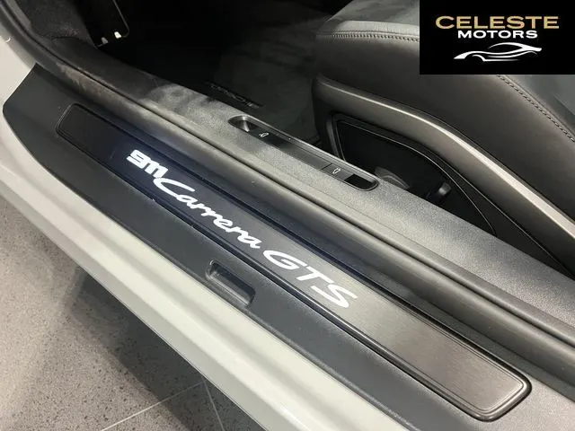 PORSCHE 911 Cabriolet 2023 — photo 8 sur 8