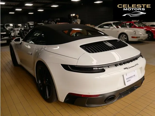 PORSCHE 911 Cabriolet 2024 — photo 2 sur 8