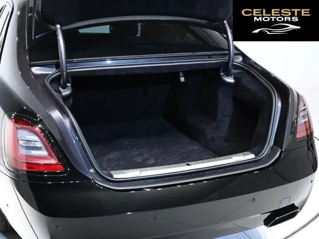 ROLLS-ROYCE Black Badge Ghost 2022 — photo 6 sur 8