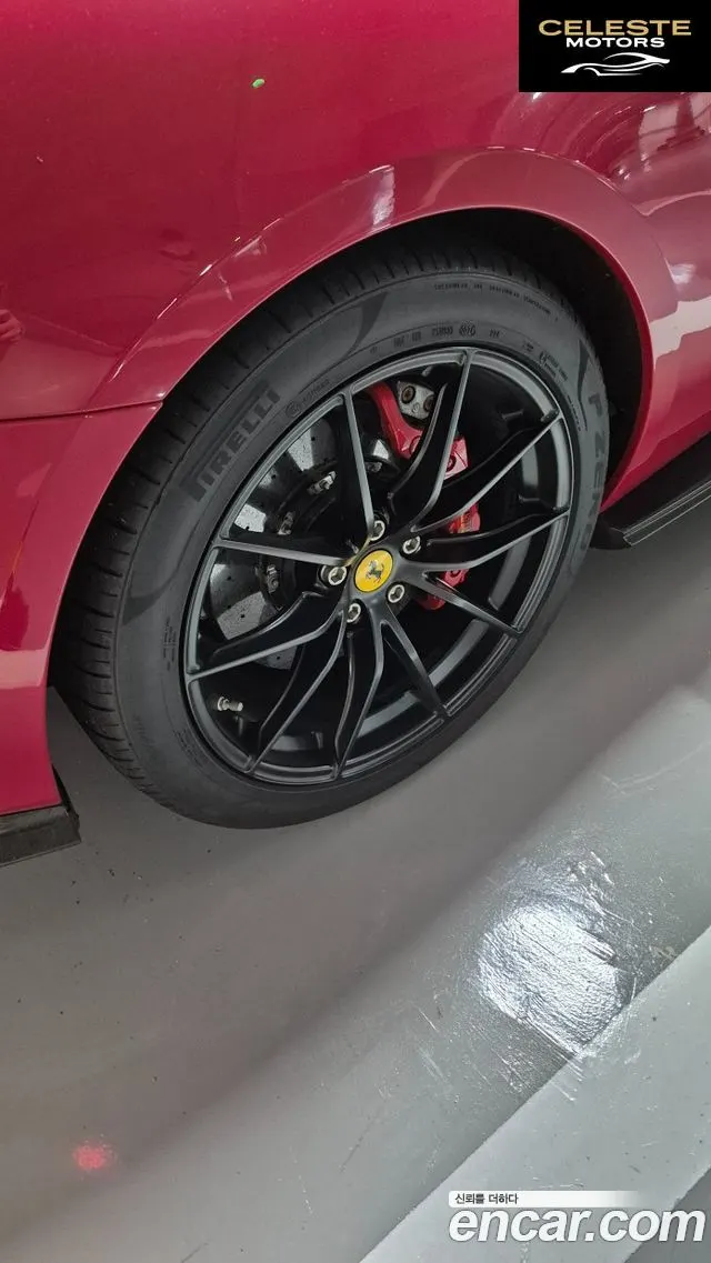FERRARI 812 6.5 V12 2019 — photo 12 sur 24