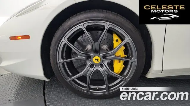 FERRARI 458 Spyder 2012 — photo 5 sur 26