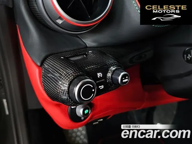 FERRARI 812 6.5 V12 2020 — photo 11 sur 26