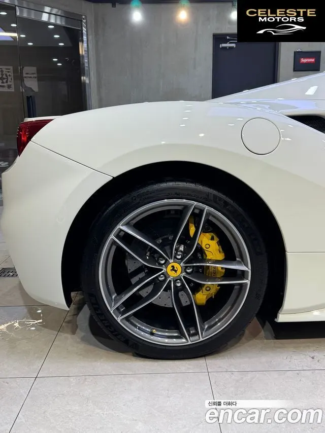 FERRARI 488 Spyder 3.9 2017 — photo 6 sur 23