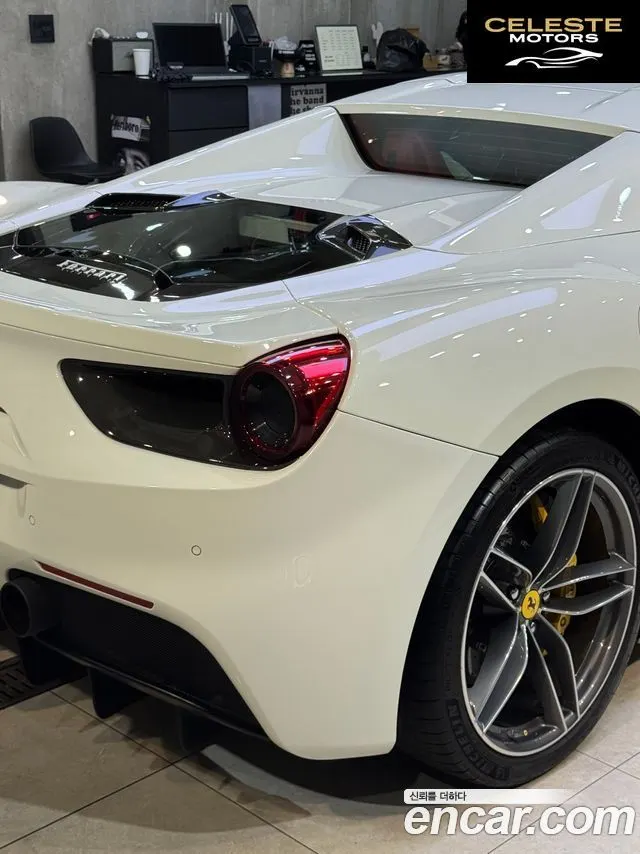 FERRARI 488 Spyder 3.9 2017 — photo 8 sur 23