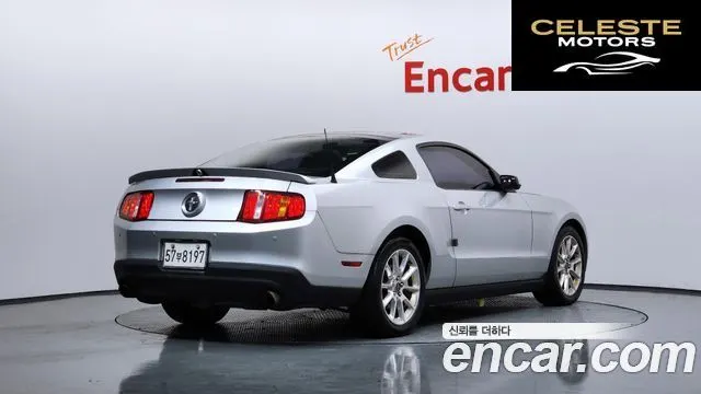 FORD Coupé 2011 — photo 2 sur 26