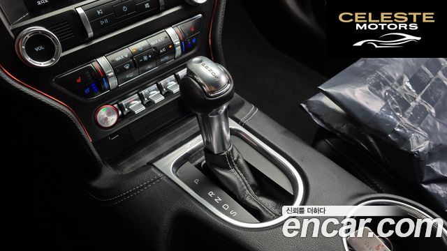 FORD Coupé 2019 — photo 12 sur 32
