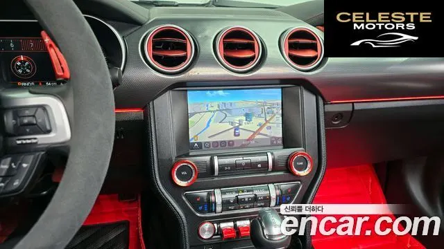 FORD Cabriolet 2021 — photo 18 sur 34
