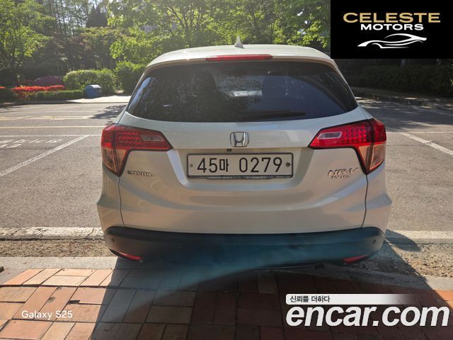 HONDA HR-V 1.8 2016 — photo 11 sur 16