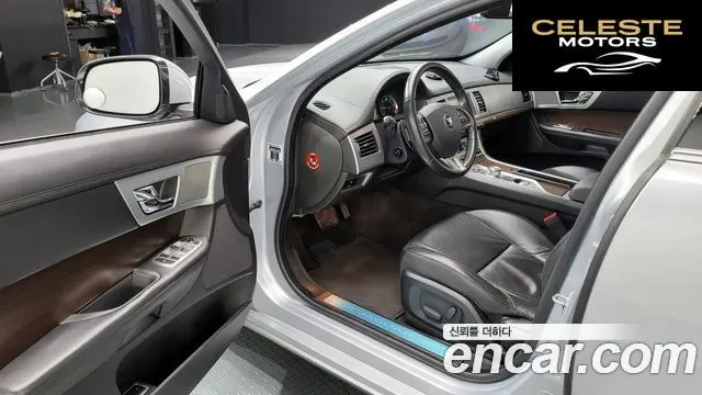 JAGUAR New XF 2.2p. Luxury 2014 — photo 11 sur 20