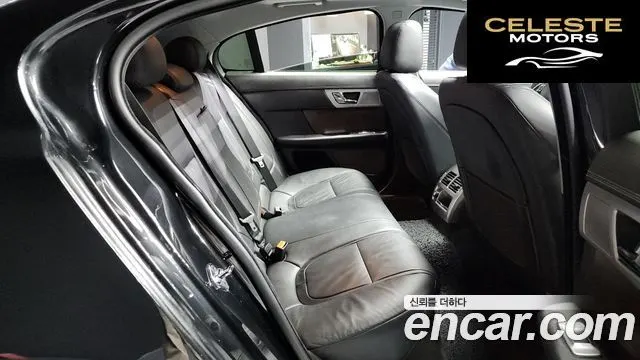 JAGUAR New XF 2.2p. Luxury 2015 — photo 12 sur 20