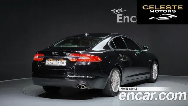 JAGUAR New XF 2.2p. Luxury 2015 — photo 2 sur 20