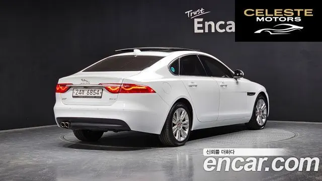 JAGUAR XF (X260) 20d 2017 — photo 2 sur 20