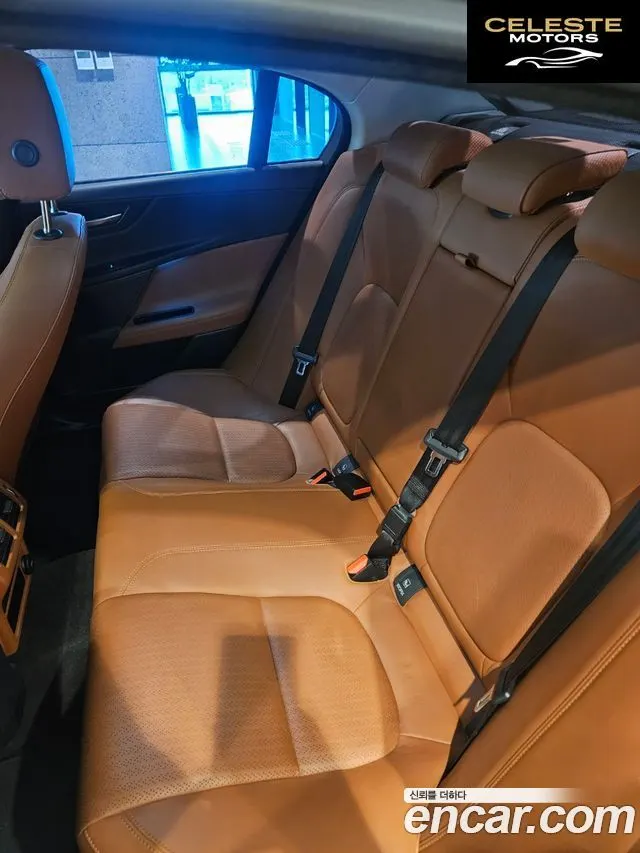 JAGUAR XE 20d 2016 — photo 17 sur 26