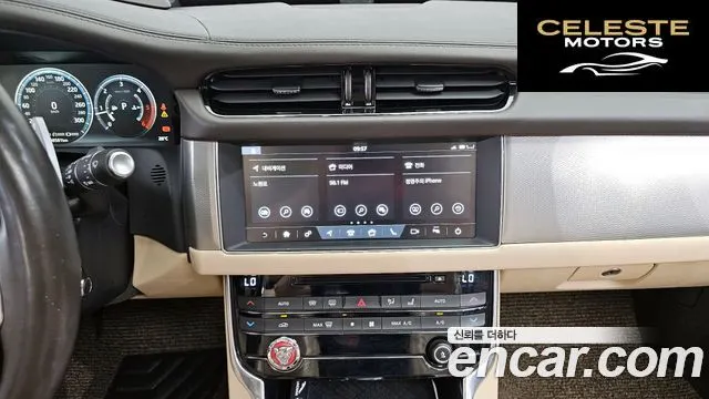 JAGUAR XF (X260) 20d AWD 2017 — photo 14 sur 26