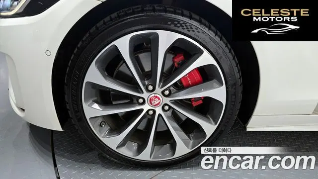 JAGUAR XE P300 R-Dynamic HSE AWD 2020 — photo 5 sur 26