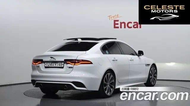 JAGUAR XE P300 R-Dynamic HSE AWD 2020 — photo 2 sur 26