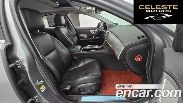 JAGUAR New XF 3.0D Premium 2013 — photo 11 sur 20