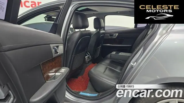 JAGUAR New XF 3.0D Premium 2013 — photo 13 sur 20