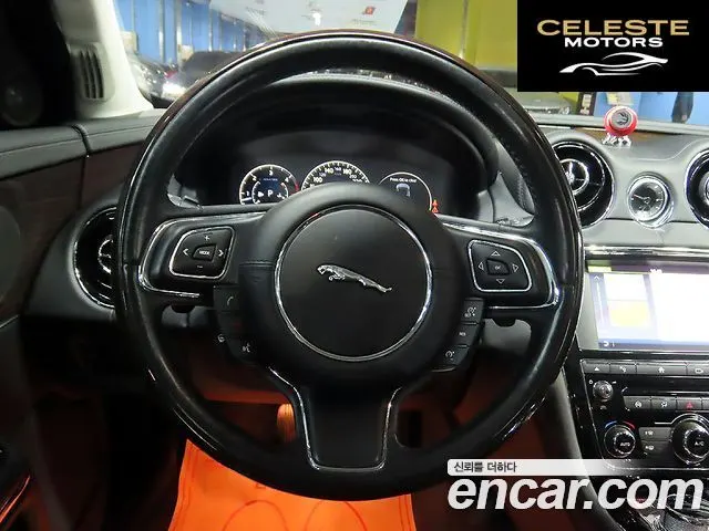 JAGUAR All New XJ 3.0D Premium Luxury LWB 2016 — photo 9 sur 26