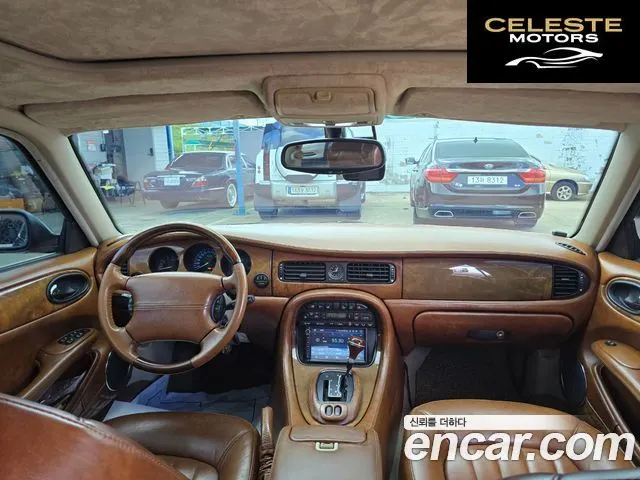 JAGUAR XJ-8 4.0 2001 — photo 18 sur 26