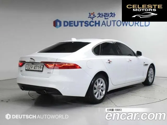 JAGUAR XF (X260) 25t 2017 — photo 2 sur 26