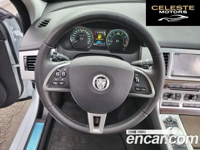 JAGUAR New XF 3.0SC Luxury 2013 — photo 12 sur 24