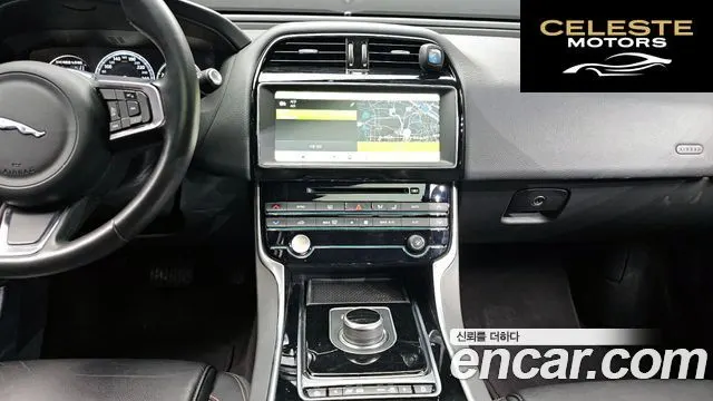 JAGUAR XE 20t 2018 — photo 14 sur 20