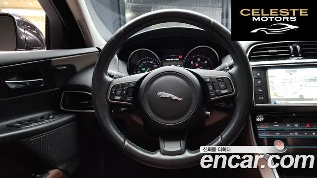 JAGUAR XE 20d 2016 — photo 13 sur 20