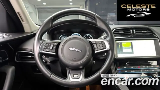 JAGUAR F-PACE 20d R-Sport 2018 — photo 14 sur 20
