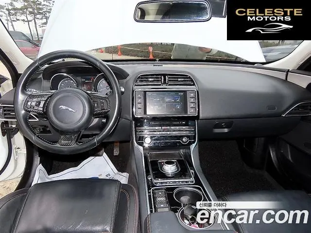 JAGUAR XE 20t 2016 — photo 24 sur 26