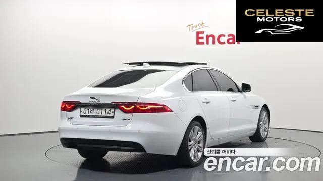 JAGUAR XF (X260) 20d 2017 — photo 2 sur 20